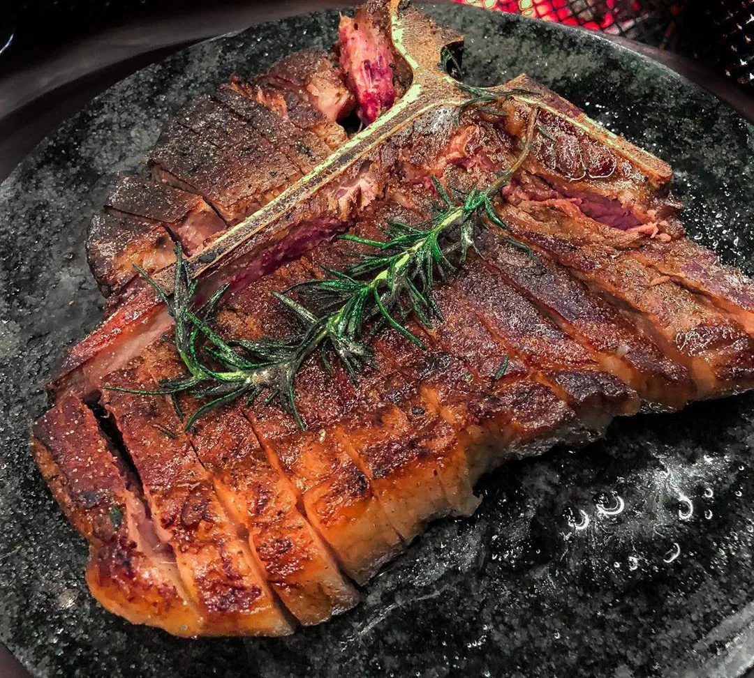 Conheça o Porterhouse, o corte três em um que vai brilhar no seu churrasco