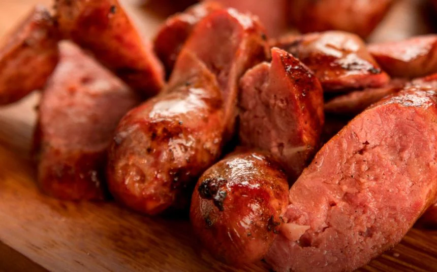 Linguiça Angus Flambada na Cachaça