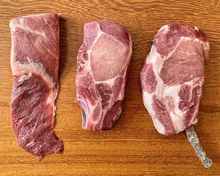 Nós amamos carne! Carne suína marmorizada pra seu churrasco ser completo