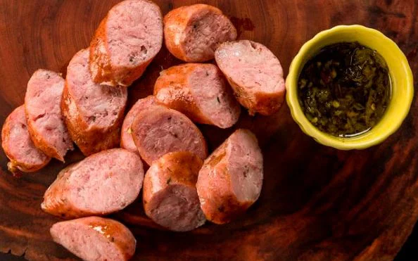 Linguiça com Molho Chimicchurri