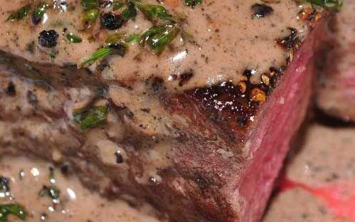 Bife americano AU POIVRE (molho francês de pimenta suave)