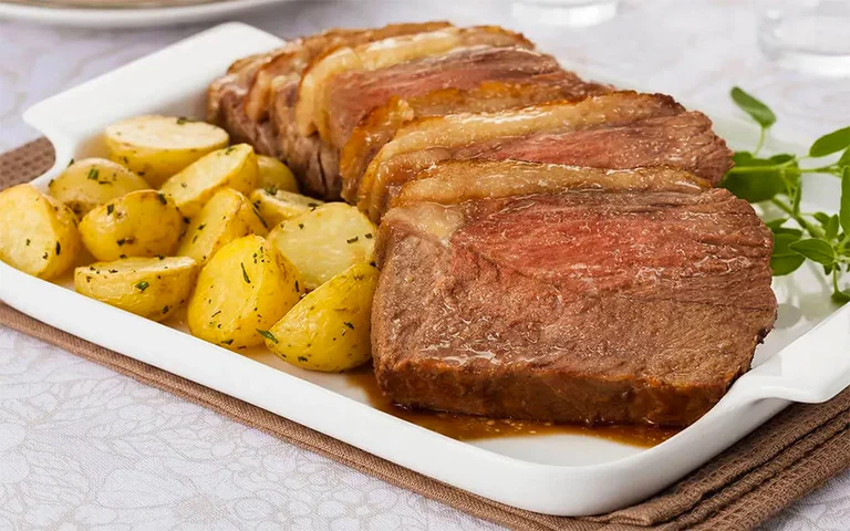 Contrafilé angus ao forno com batatas
